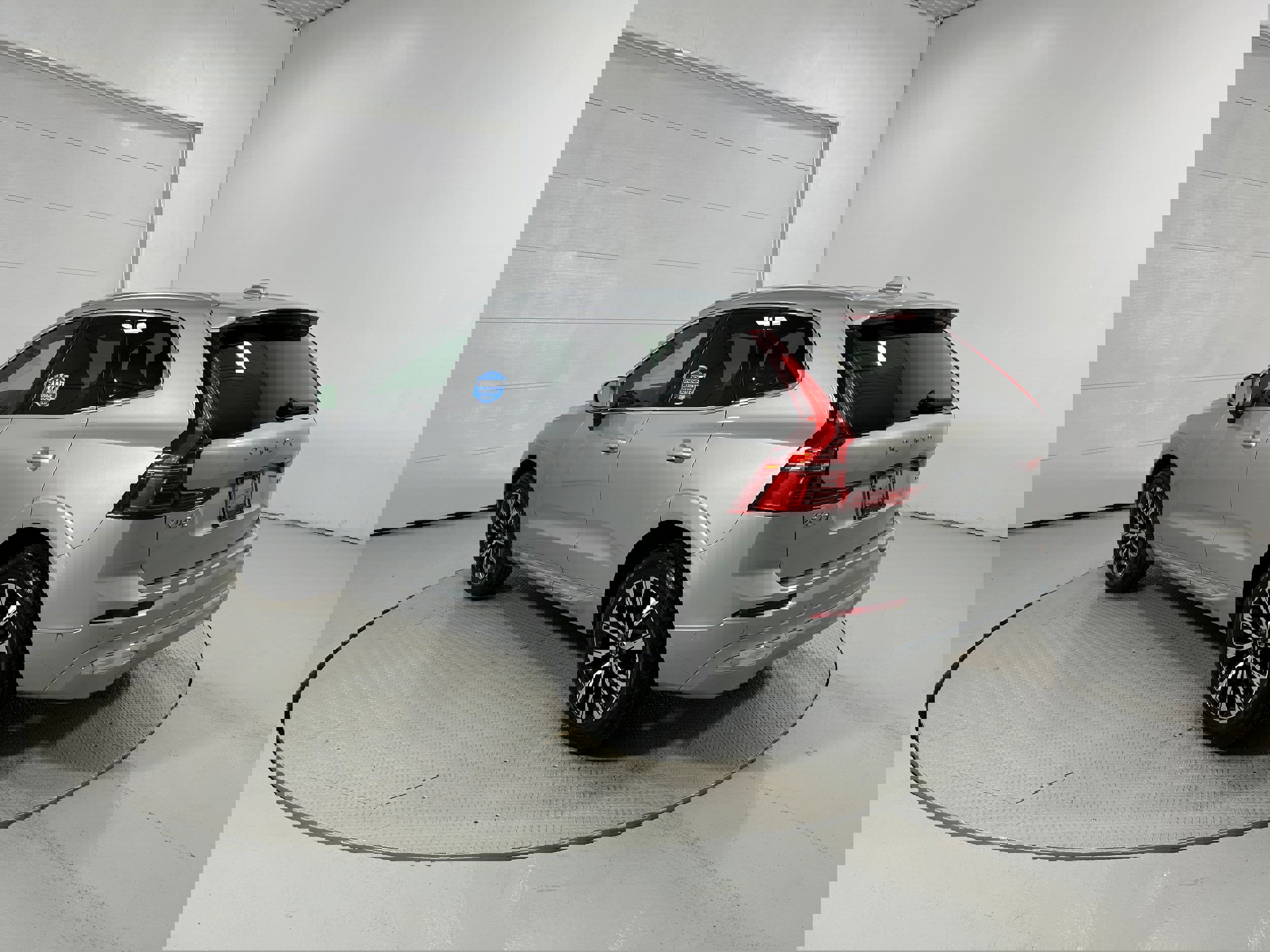 Used 2023 Volvo XC60 B5 Plus image 19