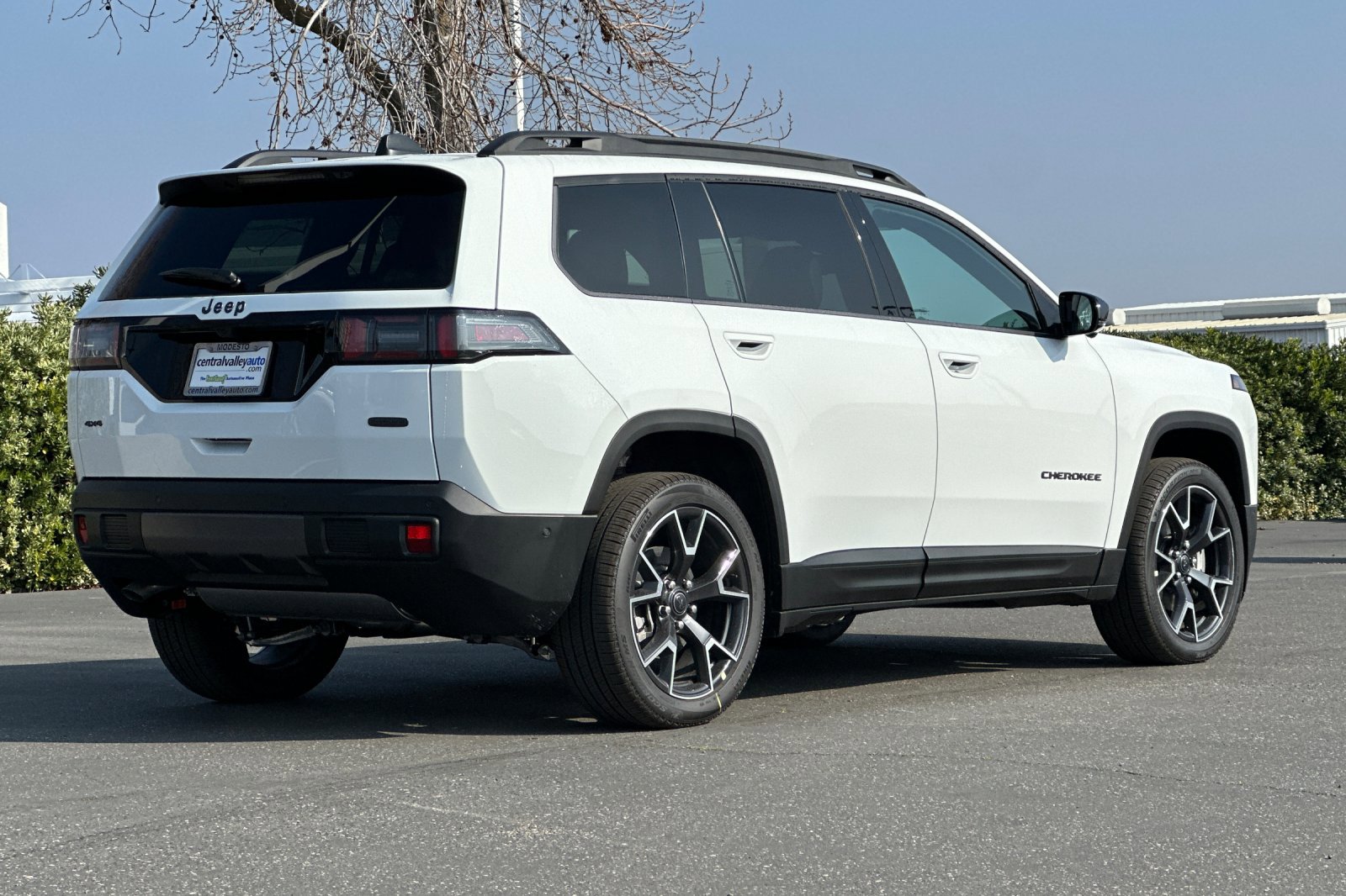 New 2026 Jeep Cherokee Overland w/ Trailer Tow Group image 4