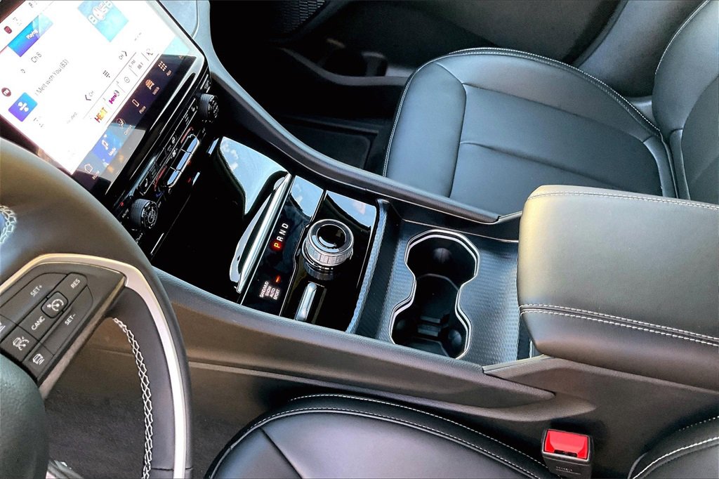 New 2025 Jeep Grand Cherokee Limited w/ Black Appearance Package image 8