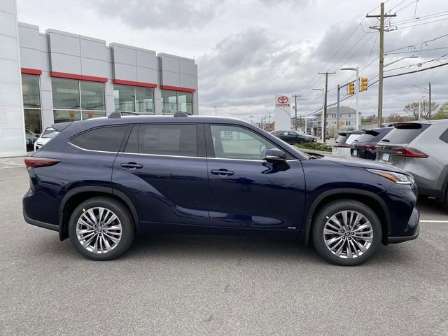 New 2026 Toyota Highlander Platinum AWD/4WD image 2