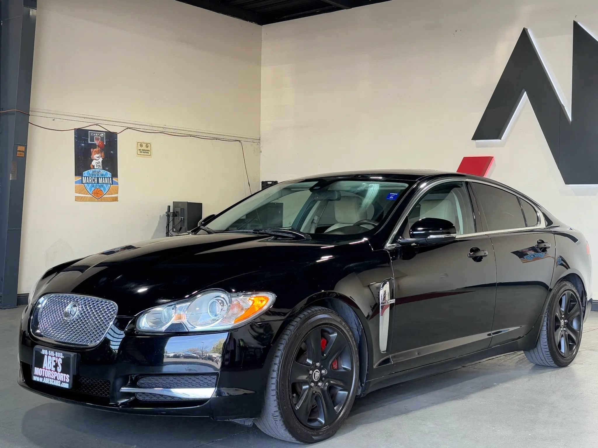 Used 2011 Jaguar XF RWD image 1