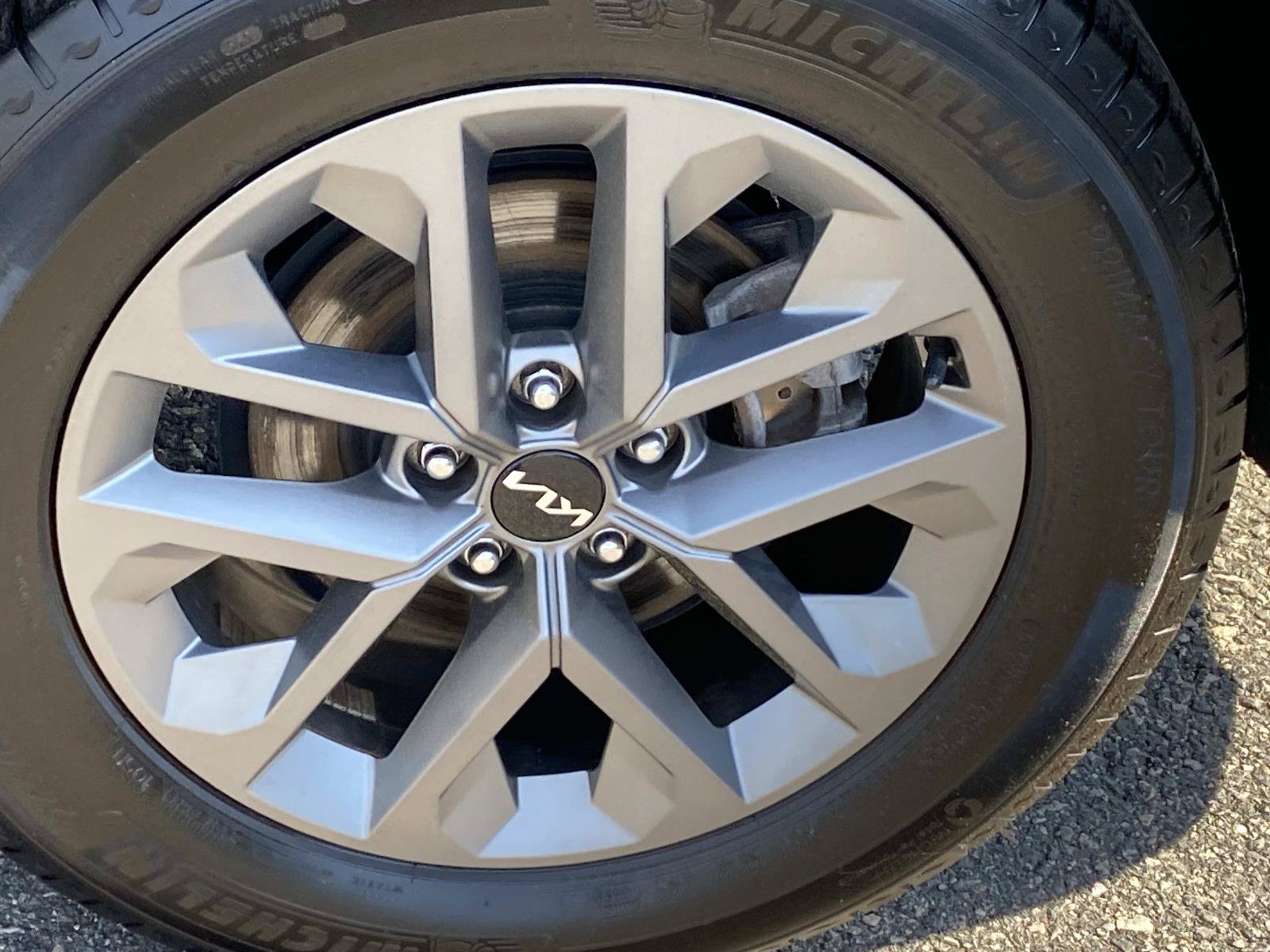 Used 2024 Kia Telluride LX AWD/4WD image 28