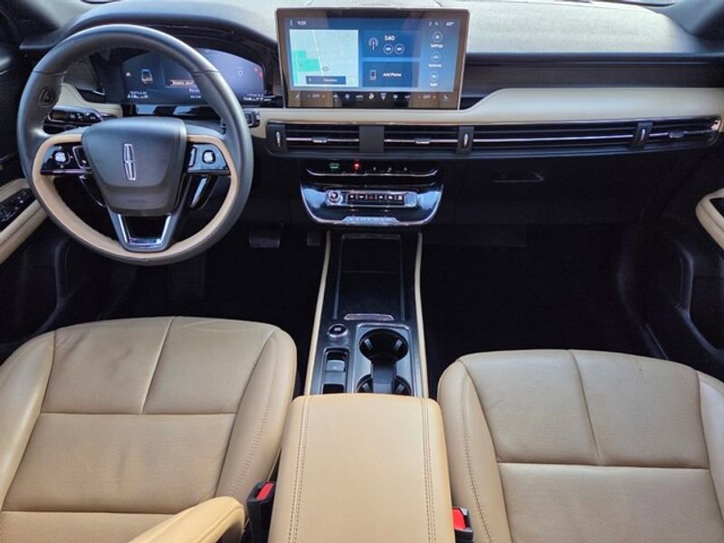Used 2023 Lincoln Corsair Reserve image 10