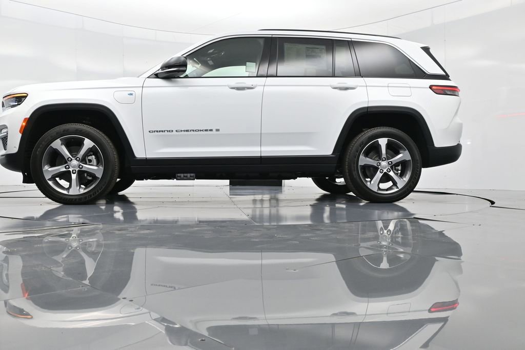 New 2025 Jeep Grand Cherokee Limited 4xe w/ Luxury Tech Group II image 40
