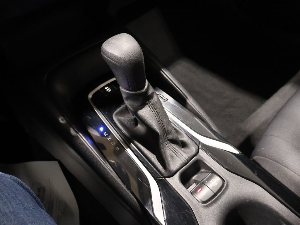 Used 2021 Toyota Corolla LE image 25