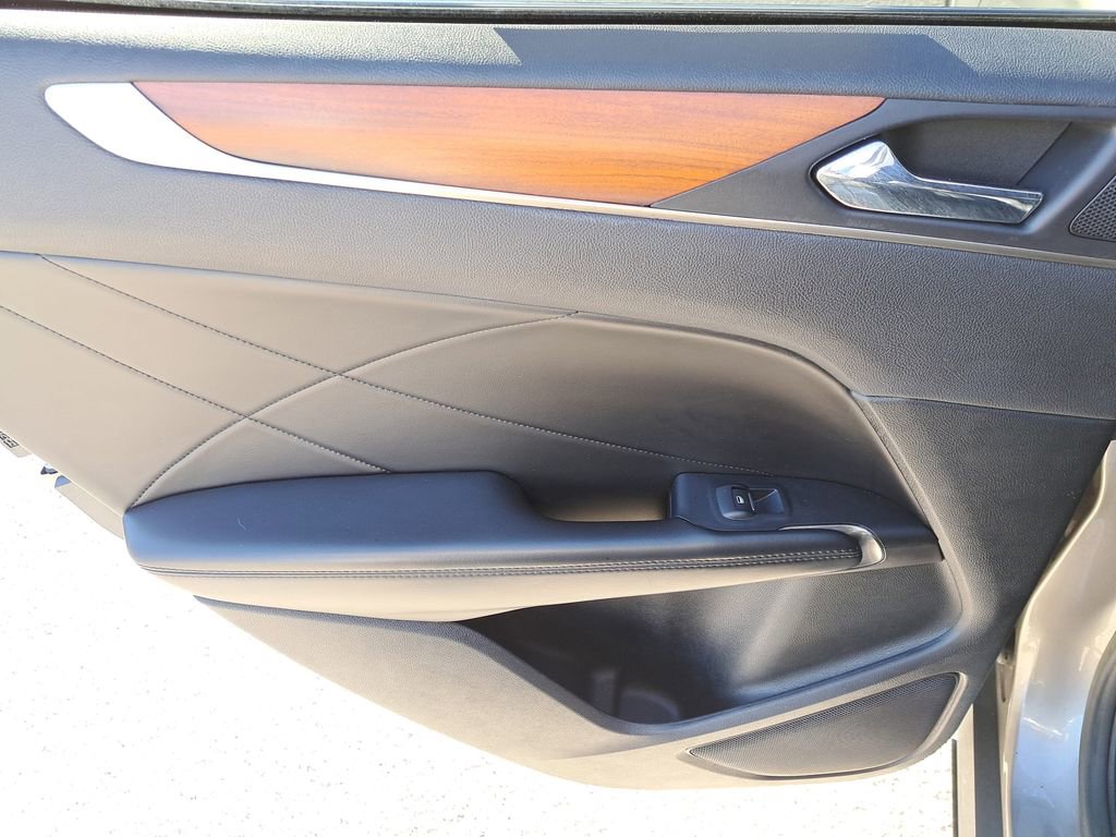 Used 2017 Lincoln MKC Reserve image 8