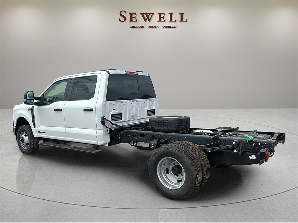 New 2025 Ford F350 XL w/ XL Chrome Package image 3