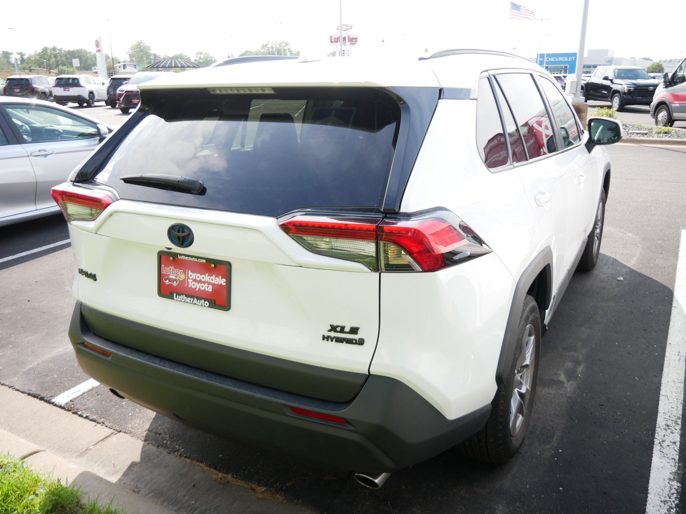 Used 2022 Toyota RAV4 XLE w/ Convenience Package AWD/4WD image 7
