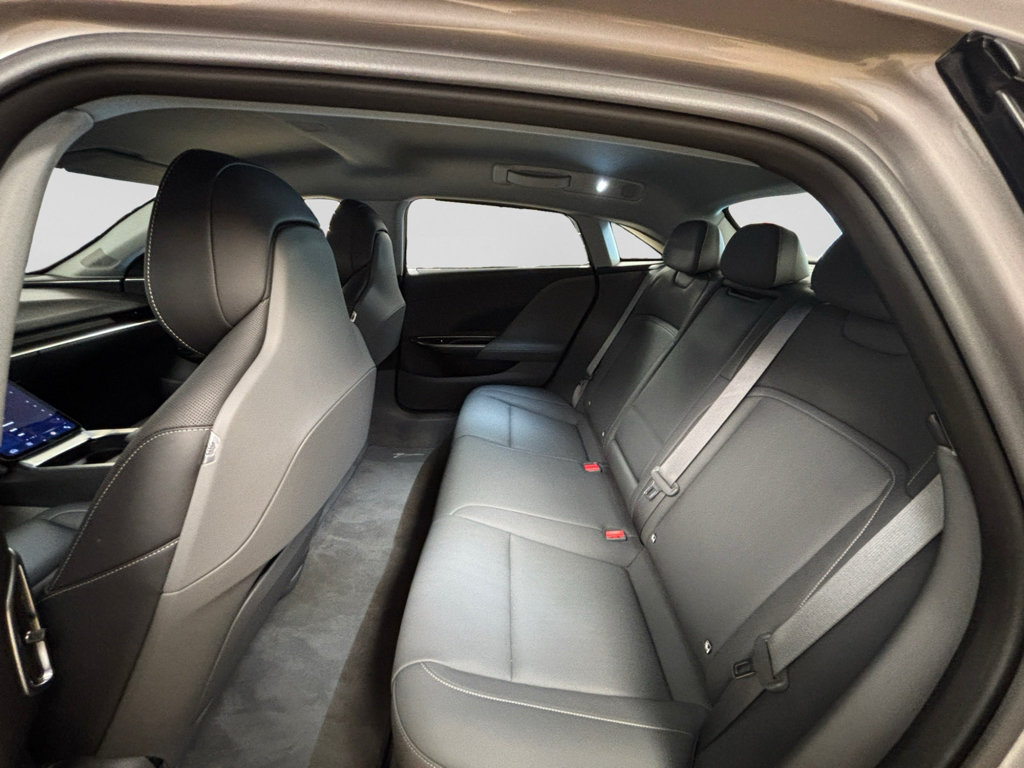 Used 2025 Lucid Air Pure RWD image 10