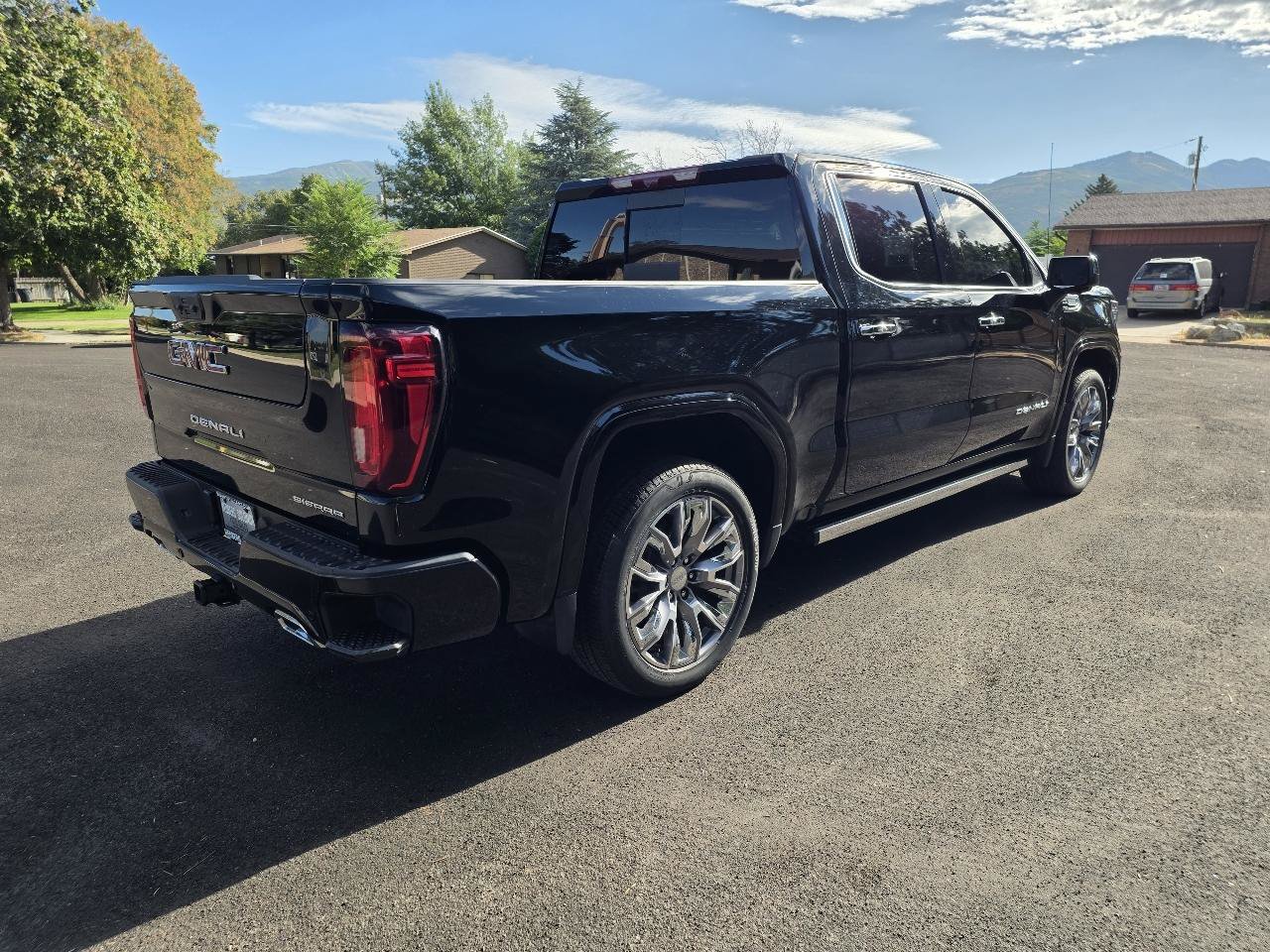 Used 2024 GMC Sierra 1500 Denali AWD/4WD image 5
