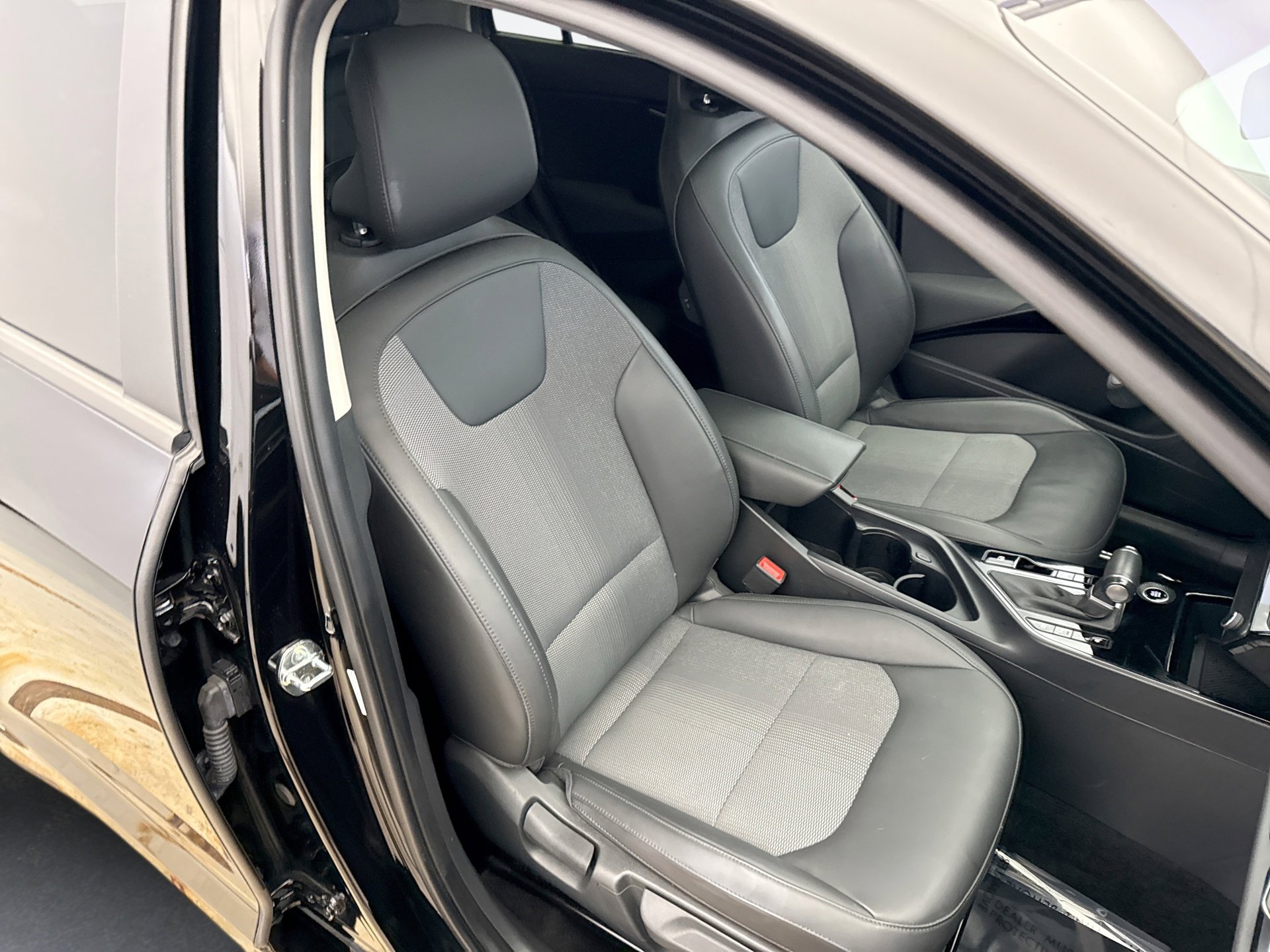 Used 2023 Kia Niro EX Touring FWD image 18