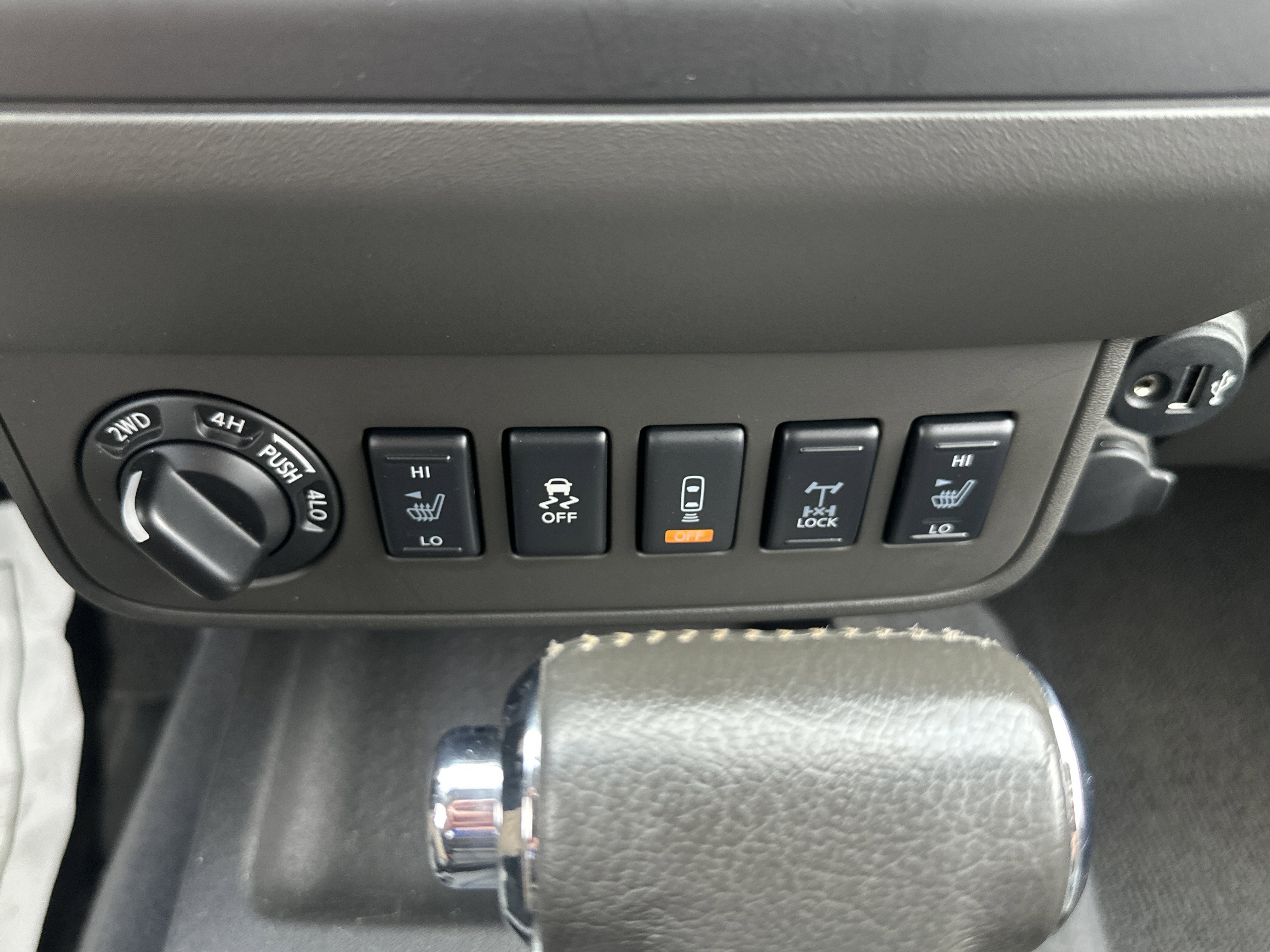 Used 2018 Nissan Frontier PRO-4X w/ Pro-4x Luxury Package image 27