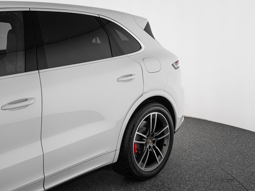 Used 2024 Porsche Cayenne Turbo AWD/4WD image 47