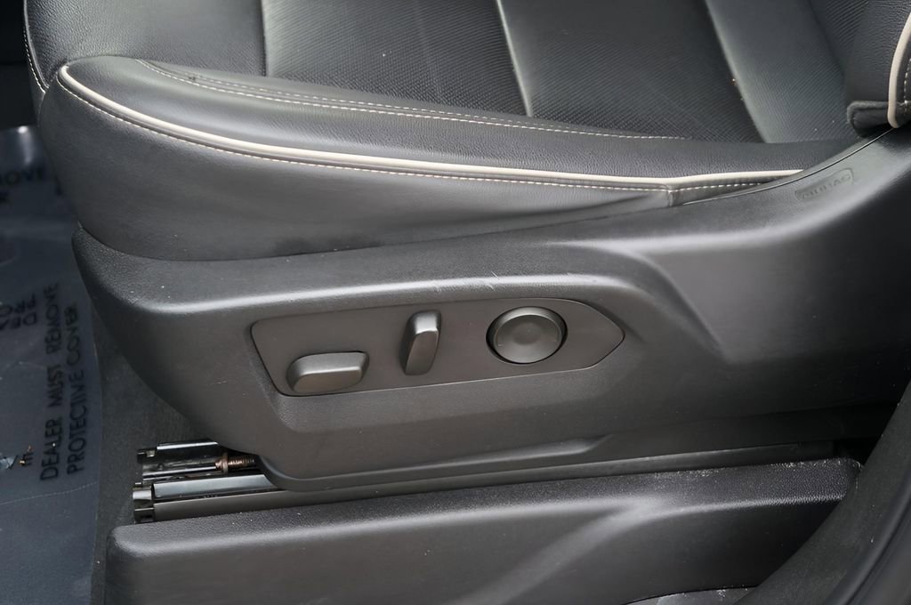 Used 2023 GMC Yukon SLT image 15