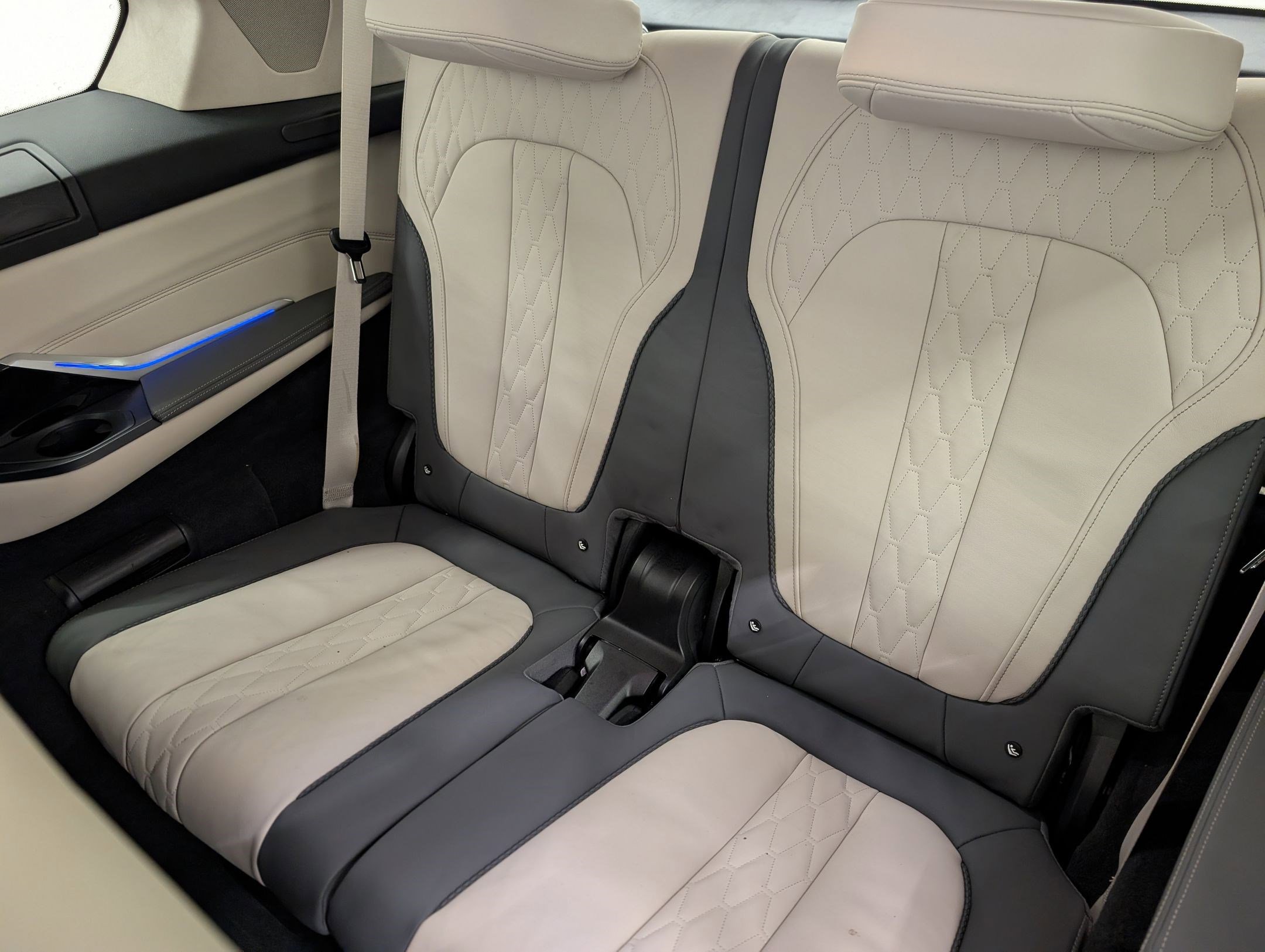 Used 2023 BMW X7 M60i w/ Executive Package image 27