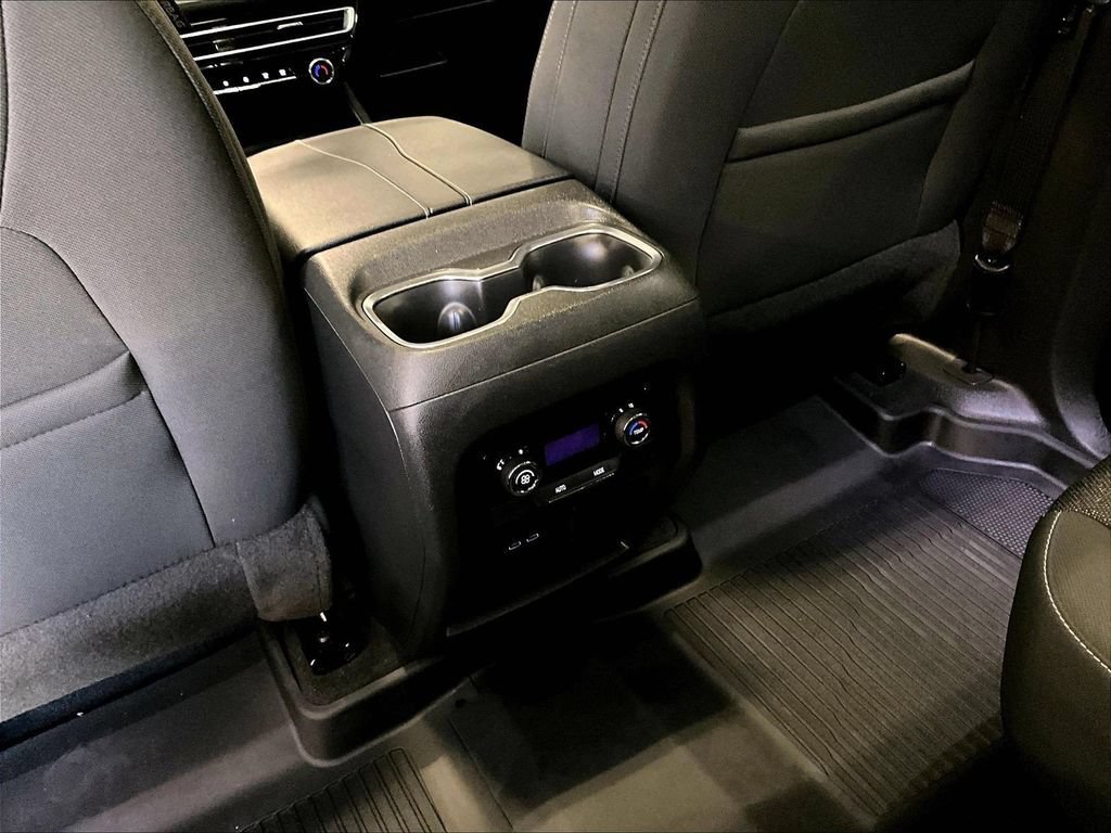 Used 2024 Chevrolet Traverse LT w/ Midnight/Sport Edition FWD image 29