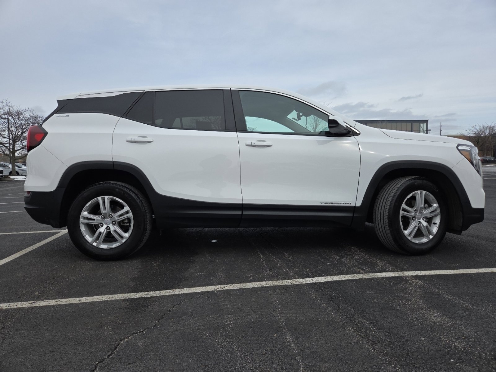 Used 2023 GMC Terrain SLE image 20