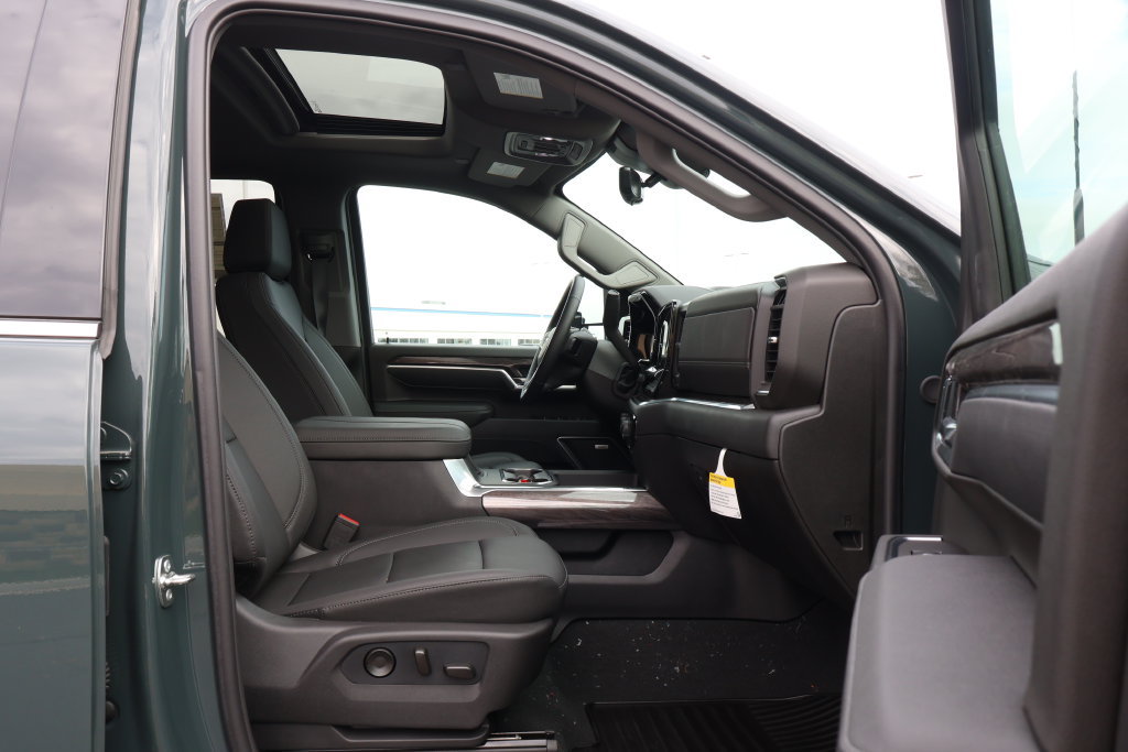 New 2026 Chevrolet Silverado 2500 LTZ w/ LTZ Premium Package AWD/4WD image 47