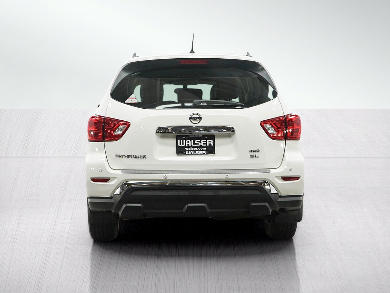 Used 2017 Nissan Pathfinder SL AWD/4WD image 4