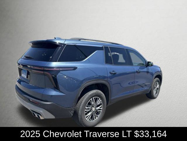 Used 2025 Chevrolet Traverse LT FWD image 3
