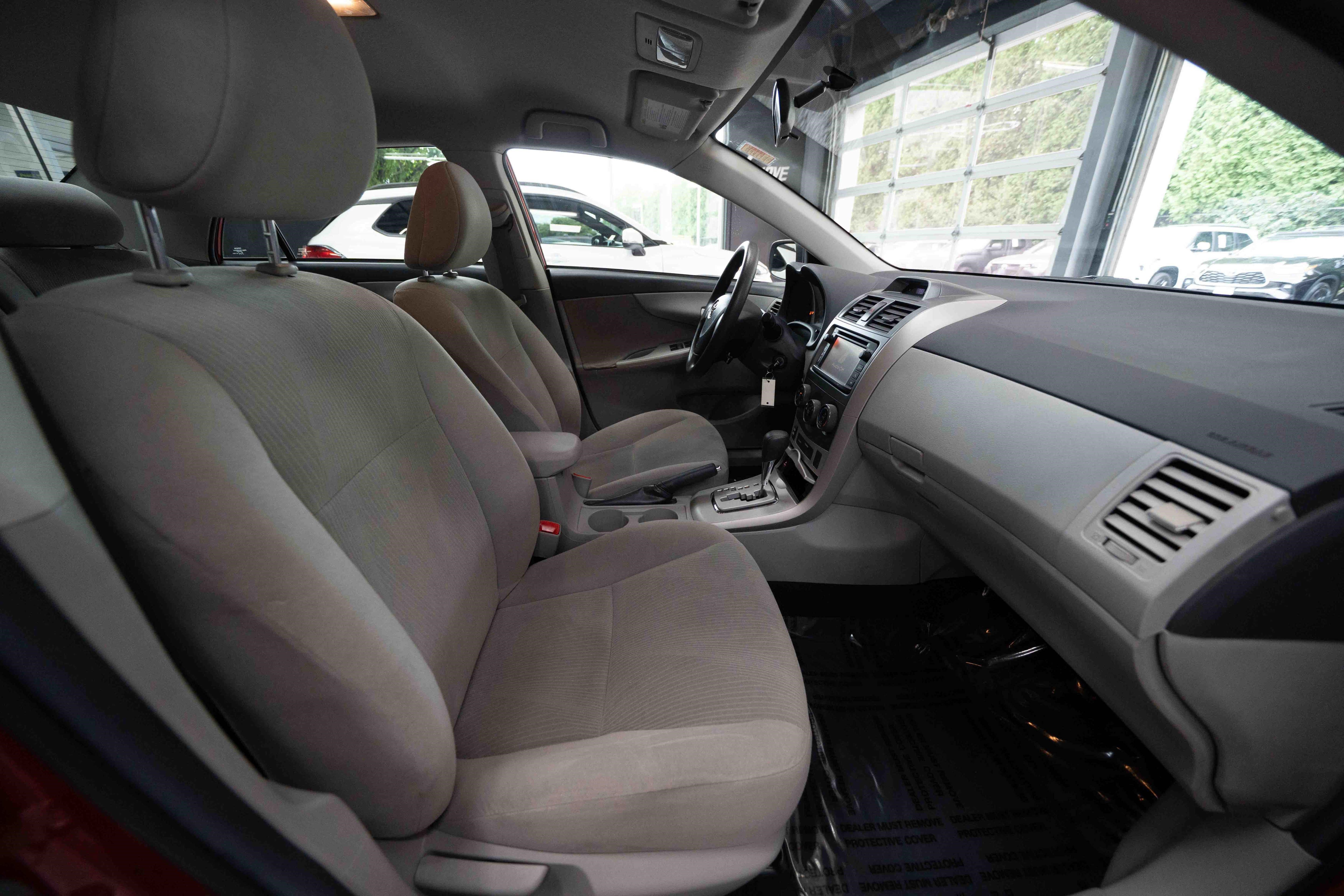 Used 2013 Toyota Corolla LE FWD image 26