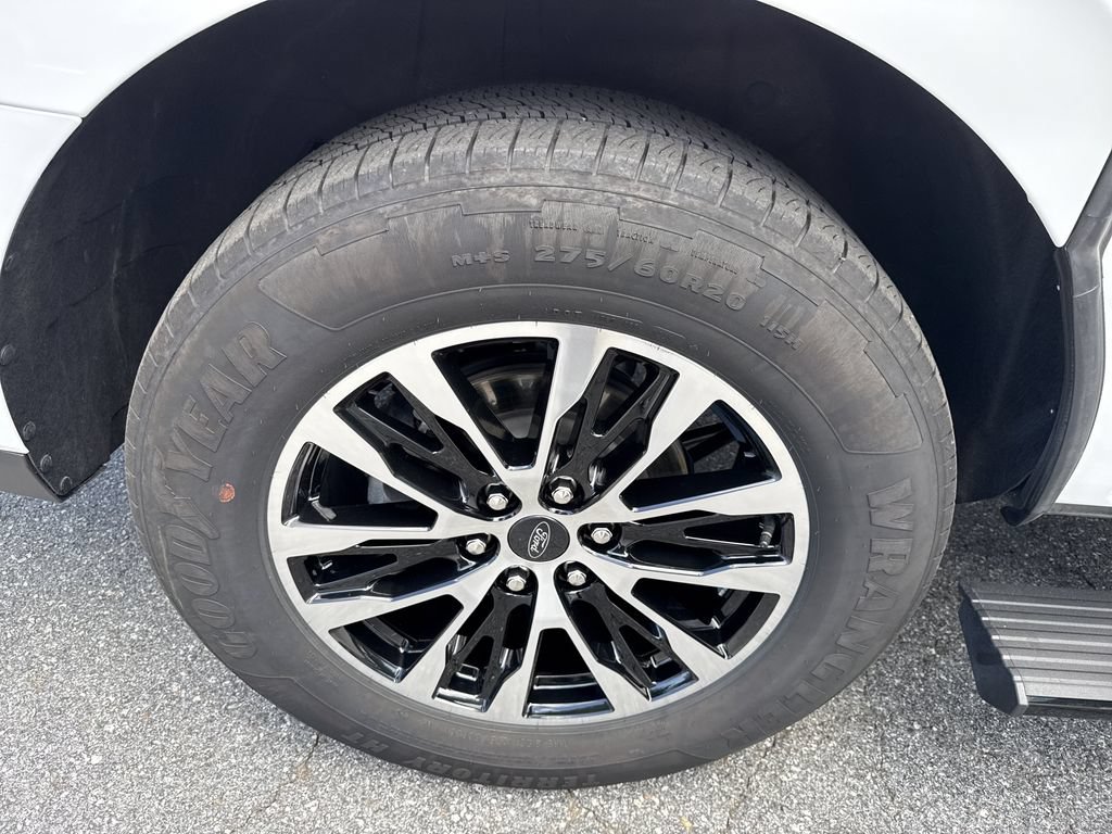 Used 2025 Ford Expedition Max Platinum AWD/4WD image 17