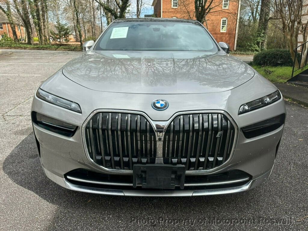 Used 2023 BMW i7 xDrive60 w/ Executive Package 2 AWD/4WD image 3