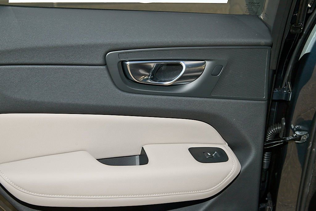 New 2026 Volvo XC60 B5 Plus w/ Climate Package image 18