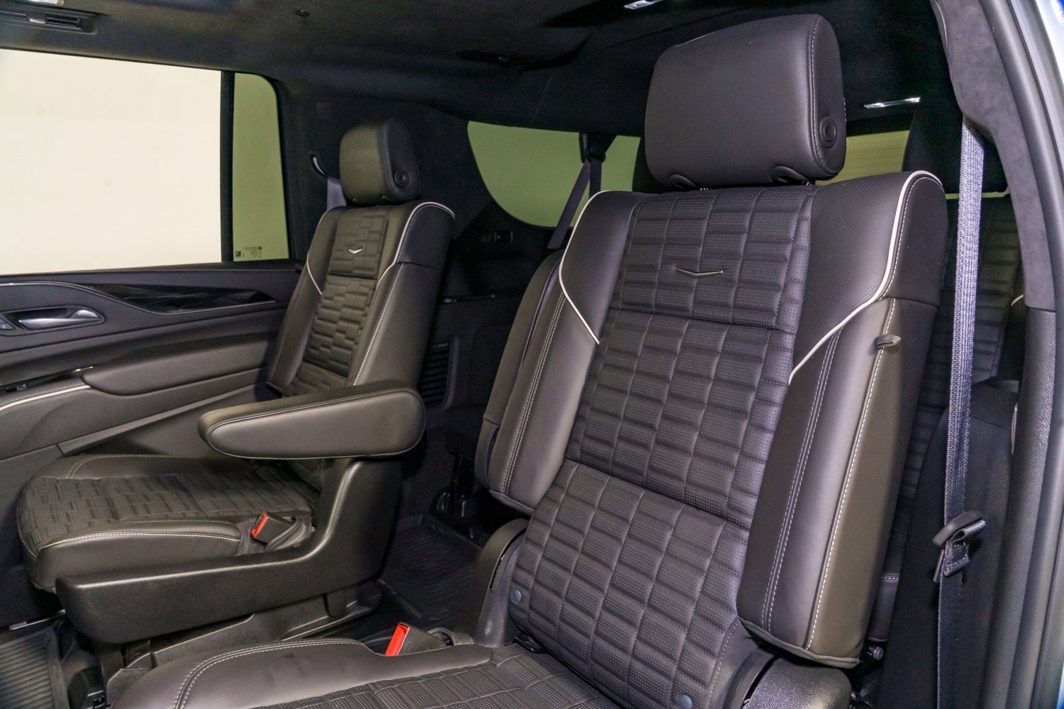 Used 2024 Cadillac Escalade ESV V w/ LPO, ONYX Package AWD/4WD image 27