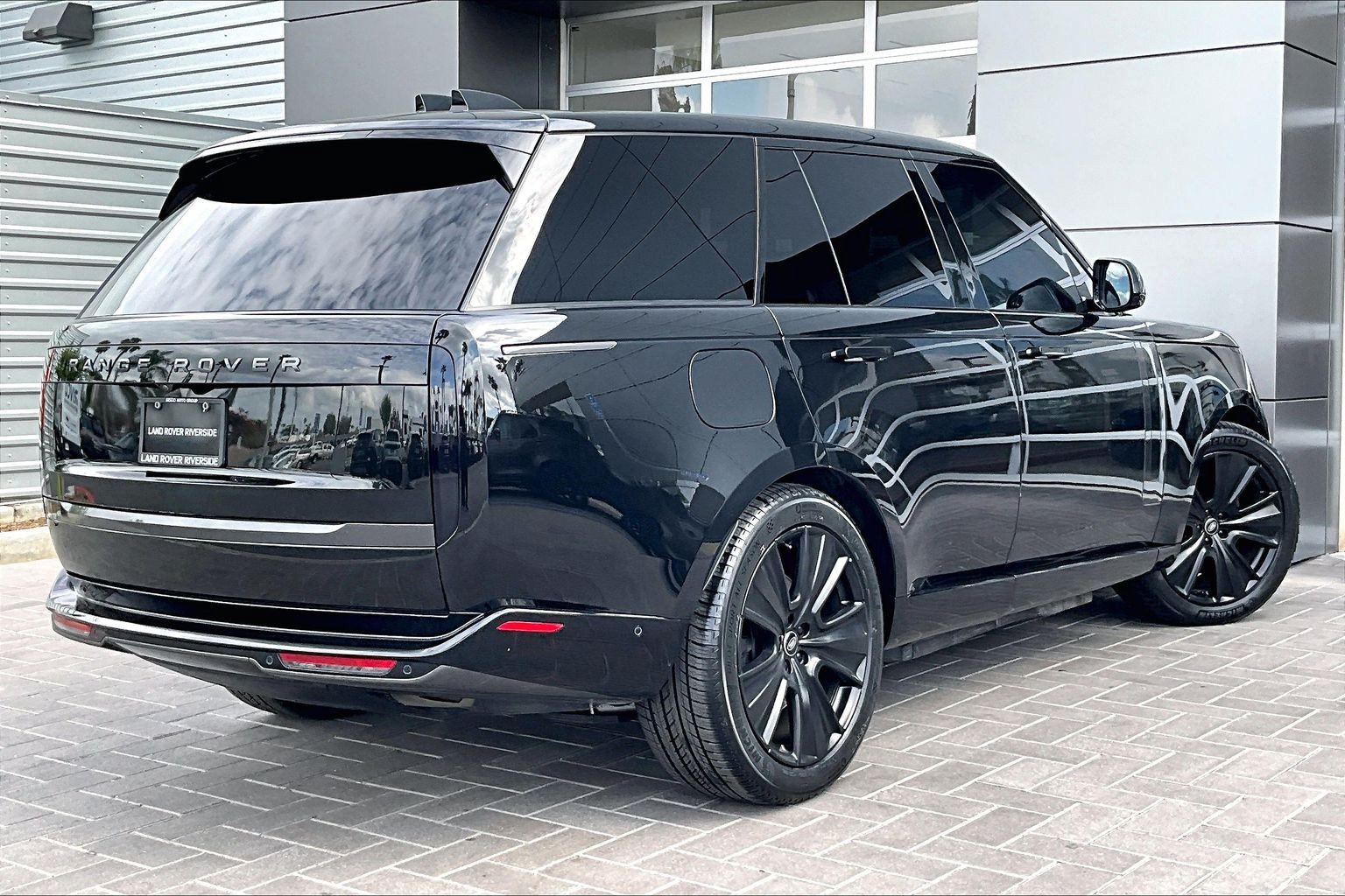 Used 2025 Land Rover Range Rover SE AWD/4WD image 12