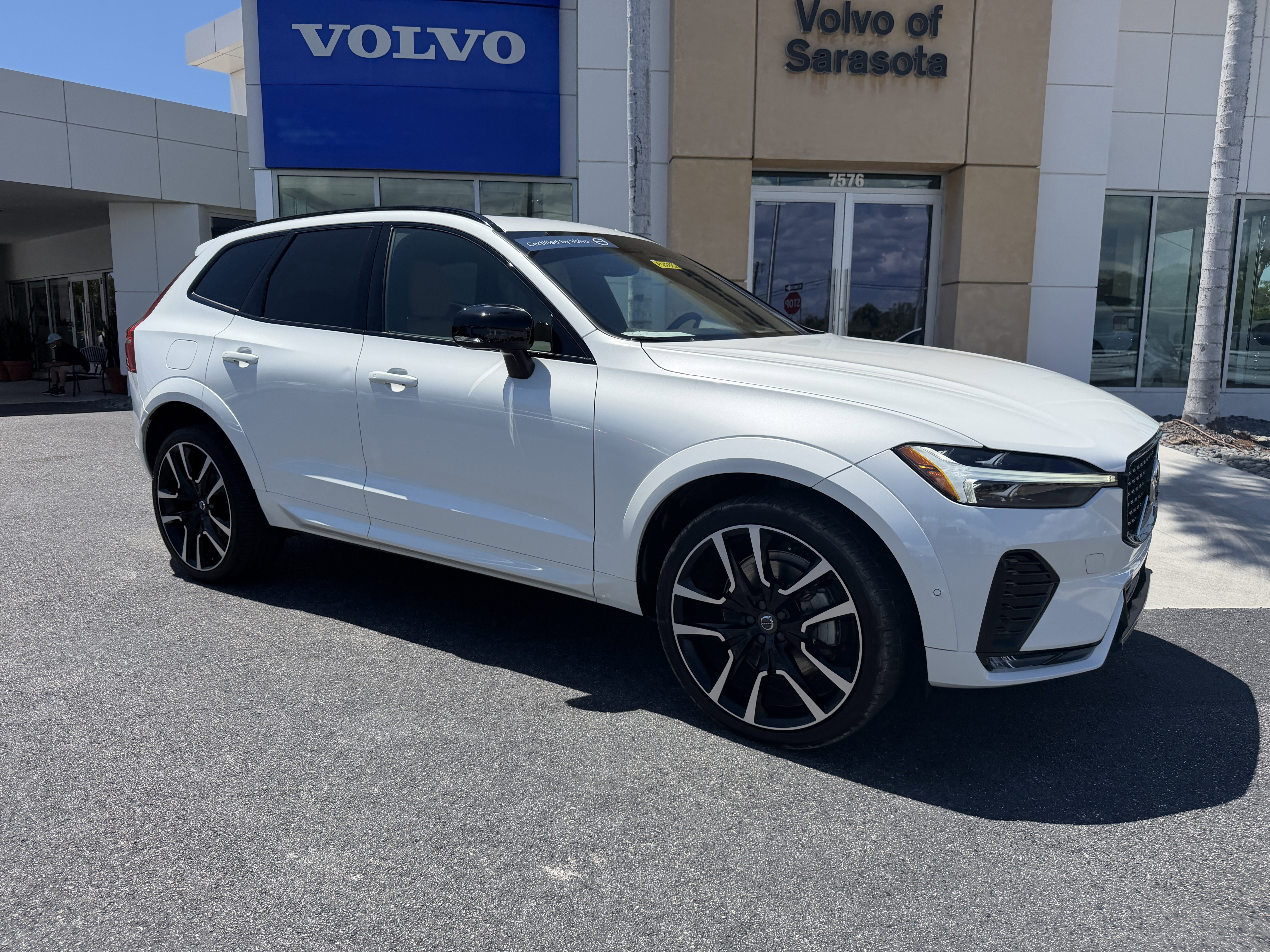Certified 2023 Volvo XC60 B5 Ultimate FWD image 1