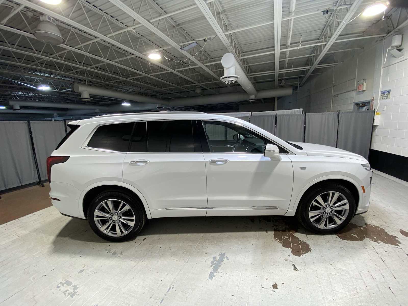 Used 2023 Cadillac XT6 Premium Luxury w/ Technology Package AWD/4WD image 27