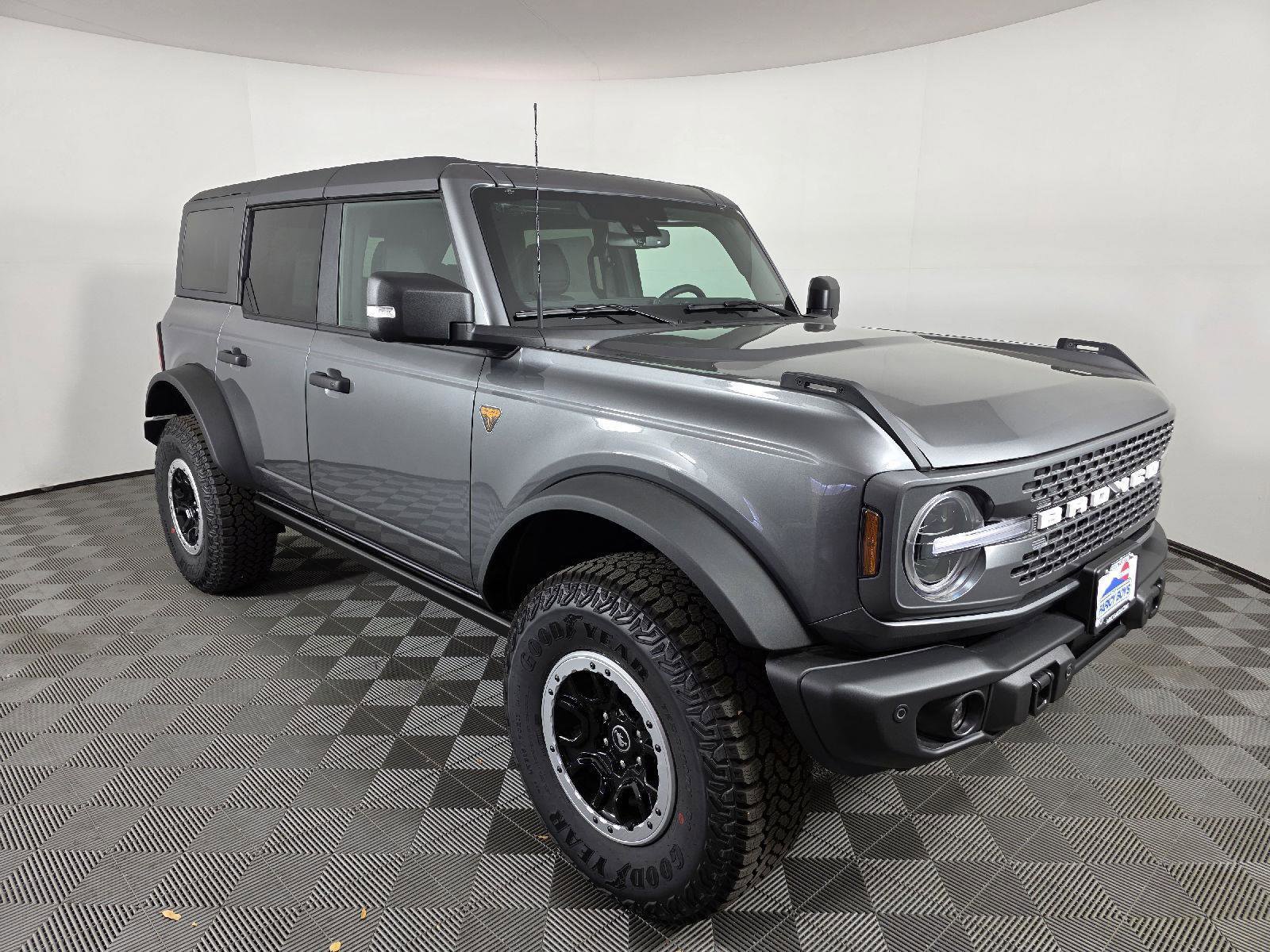 Used 2025 Ford Bronco Badlands image 10