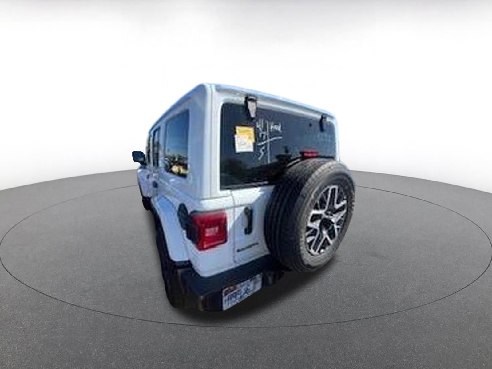 Used 2025 Jeep Wrangler Sahara image 6