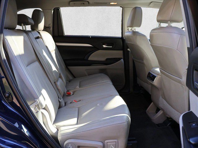 Used 2015 Toyota Highlander XLE AWD/4WD image 24