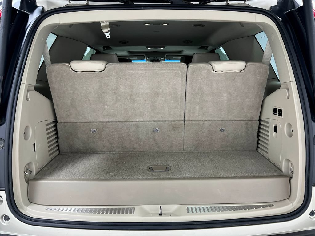 Used 2017 Cadillac Escalade Luxury AWD/4WD image 32