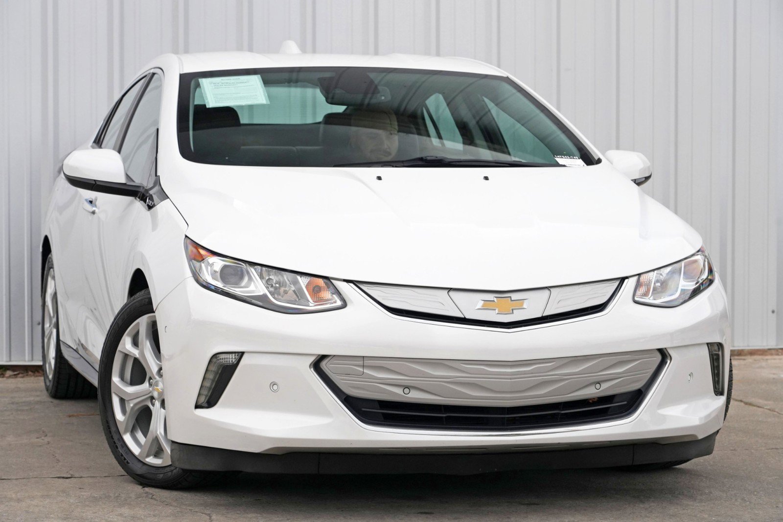 Used 2017 Chevrolet Volt Premier w/ Driver Confidence II Package image 2