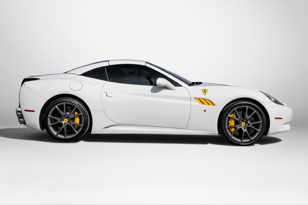 Used 2014 Ferrari California RWD image 6