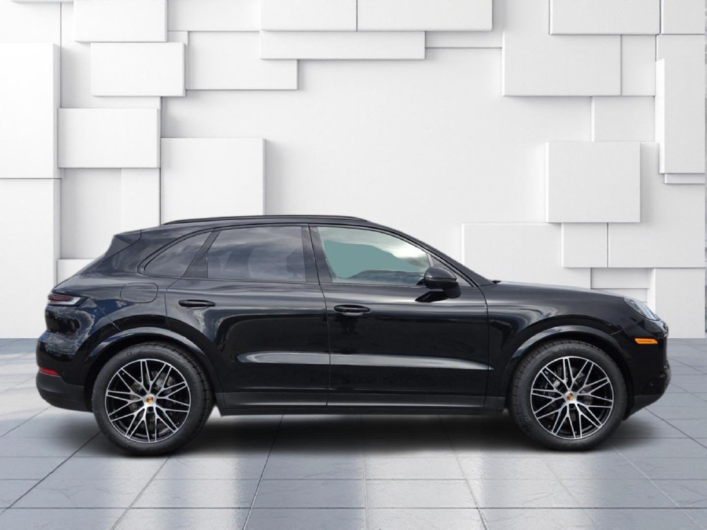 Used 2025 Porsche Cayenne S AWD/4WD image 4