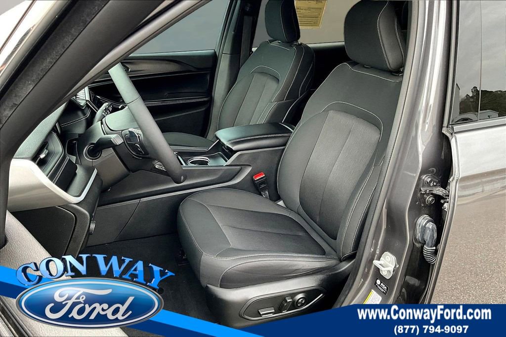 Used 2025 Jeep Grand Cherokee L Laredo w/ Luxury Tech Group I image 23