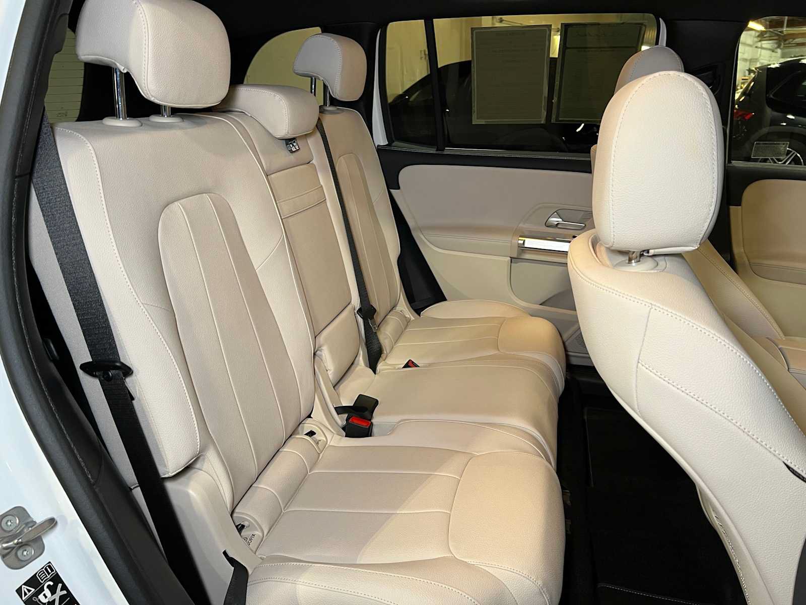 Used 2025 Mercedes-Benz GLB 250 4MATIC image 15