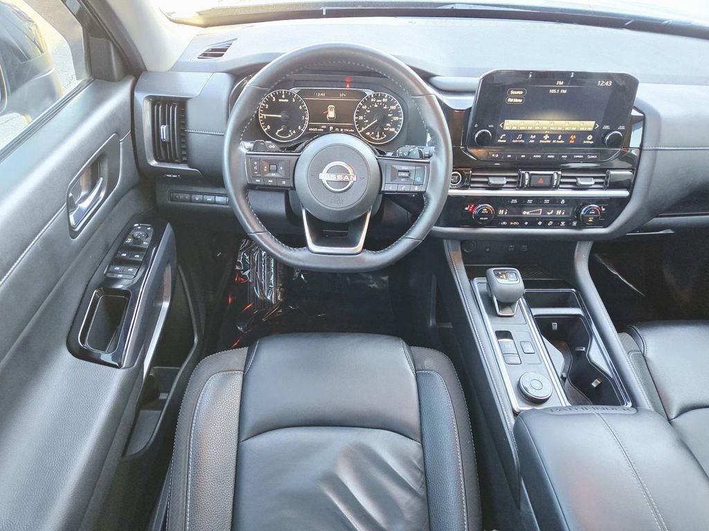 Used 2023 Nissan Pathfinder SL w/ Black Appearance Package image 10