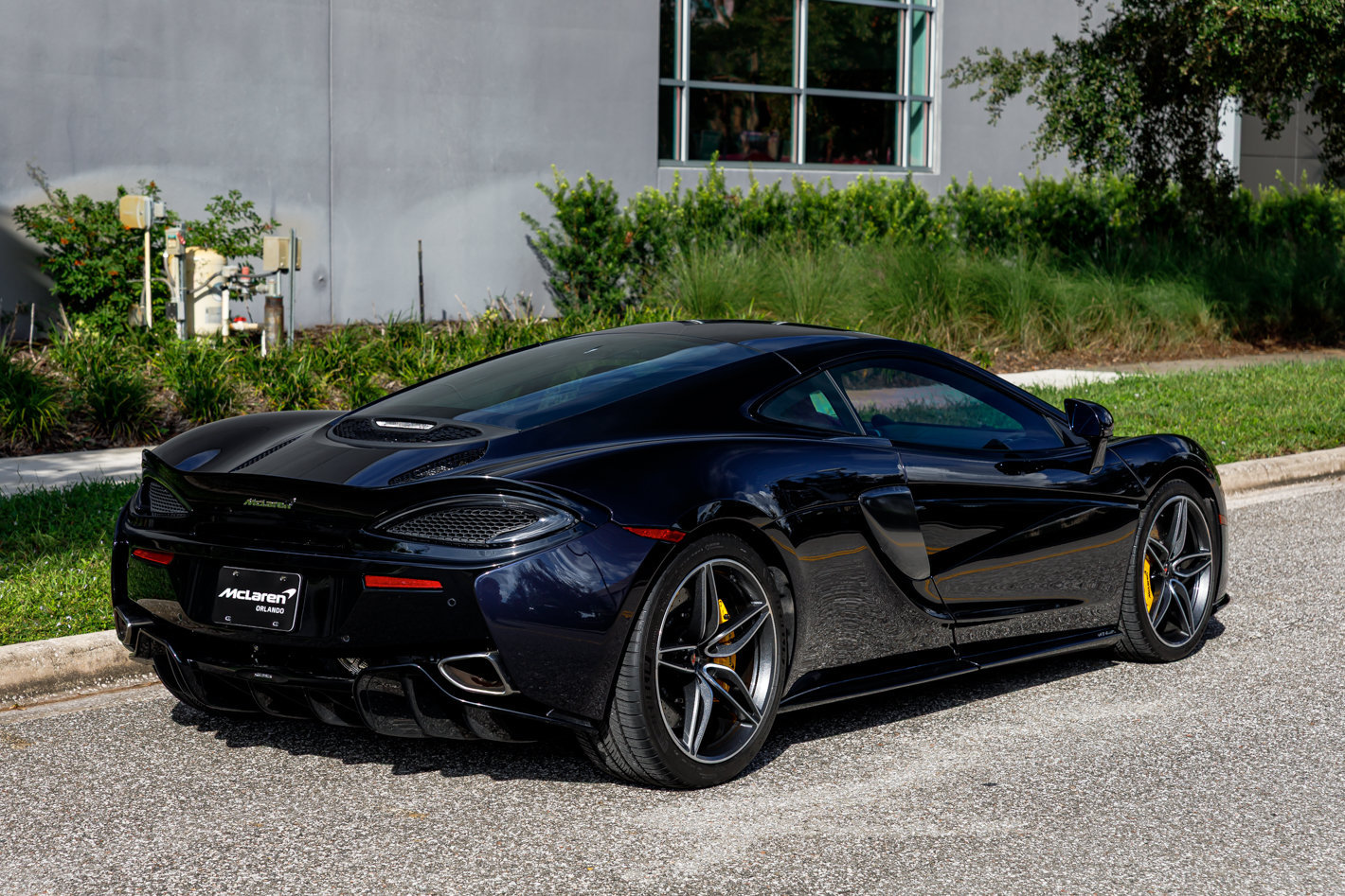 Used 2018 McLaren 570S RWD image 4