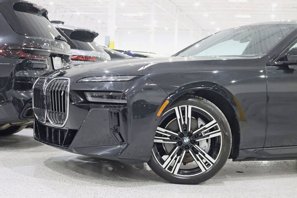 Used 2023 BMW i7 xDrive60 w/ Executive Package 2 image 3