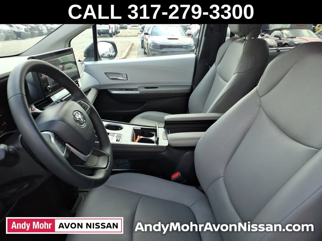 Used 2026 Toyota Sienna XLE FWD image 17