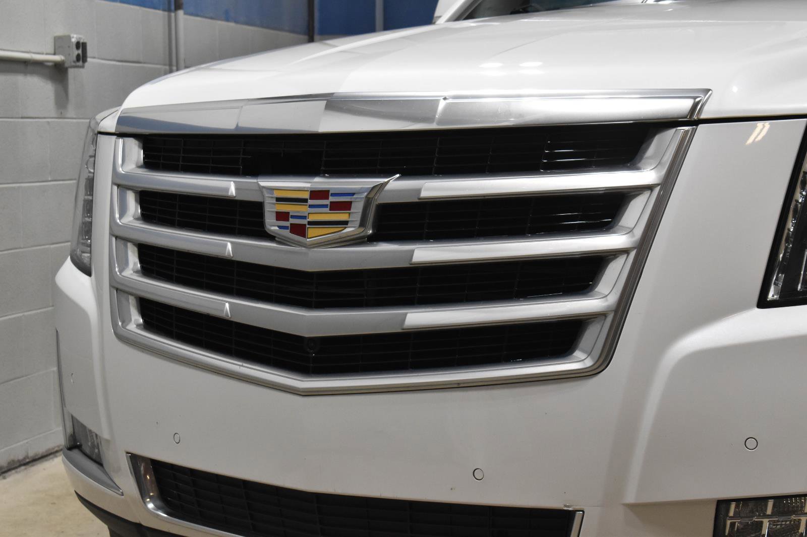 Used 2020 Cadillac Escalade ESV Luxury AWD/4WD image 34