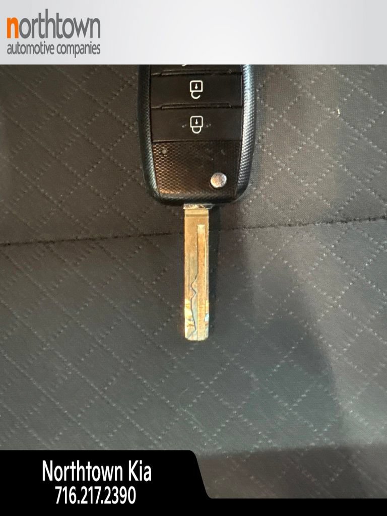 Used 2020 Kia Sorento LX FWD image 29