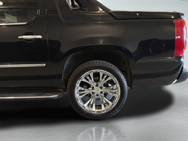 Used 2007 Cadillac Escalade EXT w/ Information Package AWD/4WD image 32