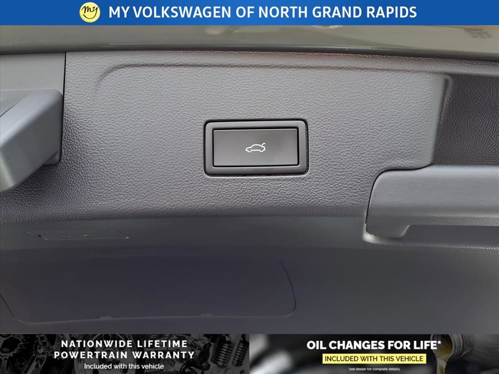 New 2026 Volkswagen Atlas Cross Sport SEL R-Line image 16