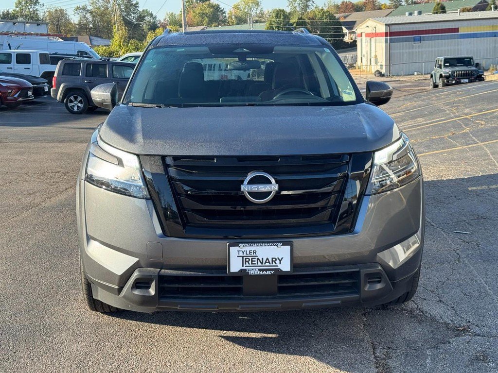 Used 2022 Nissan Pathfinder SV w/ SV Premium Package image 9